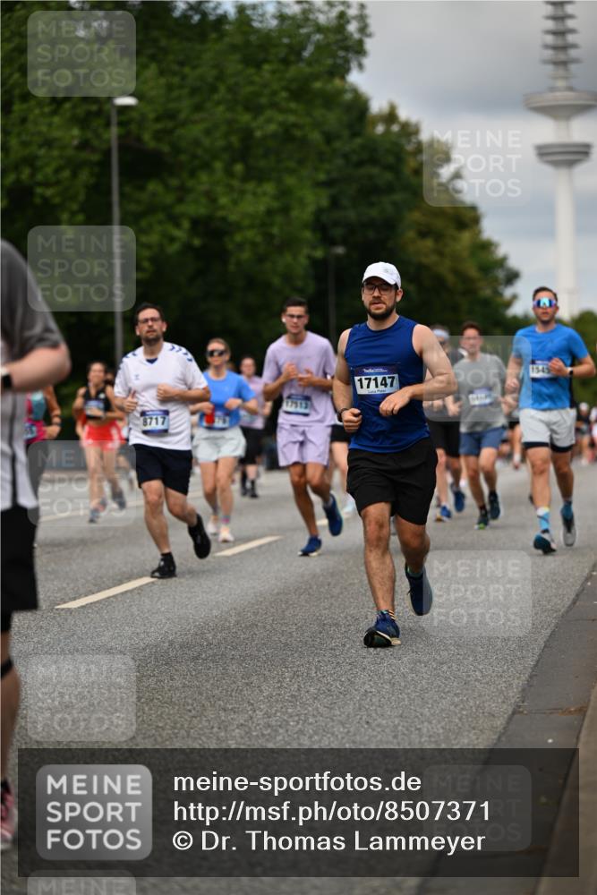 29.06.2025 - hella hamburg halbmarathon Dr. Thomas Lammeyer http://msf.ph/oto/8507371 29.06.2025 10:28:30 Kennedybrücke 1005, 1009, 1304, 1444, 1545, 2108, 2489, 2766, 3185, 3579, 4122, 4391, 4597, 4646, 4993, 5055, 5160, 5258, 5260, 5661, 7013, 8031, 8141, 8149, 8297, 8676, 8717, 9603, 9715, 11300, 11415 meine-sportfotos.de