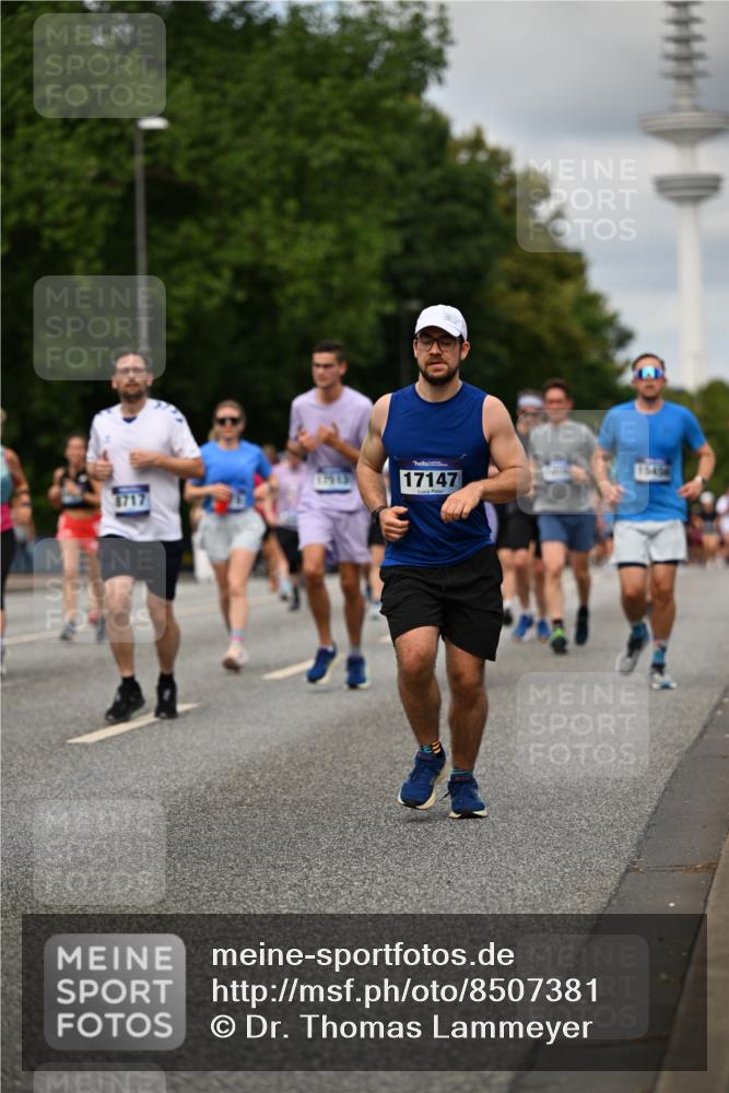 29.06.2025 - hella hamburg halbmarathon Dr. Thomas Lammeyer http://msf.ph/oto/8507381 29.06.2025 10:28:31 Kennedybrücke 1005, 1009, 1304, 1444, 1545, 2108, 2489, 2766, 3185, 3579, 4122, 4391, 4597, 4646, 4993, 5055, 5160, 5258, 5260, 5661, 7013, 8031, 8141, 8149, 8297, 8676, 8717, 9603, 9715, 11300, 11415 meine-sportfotos.de