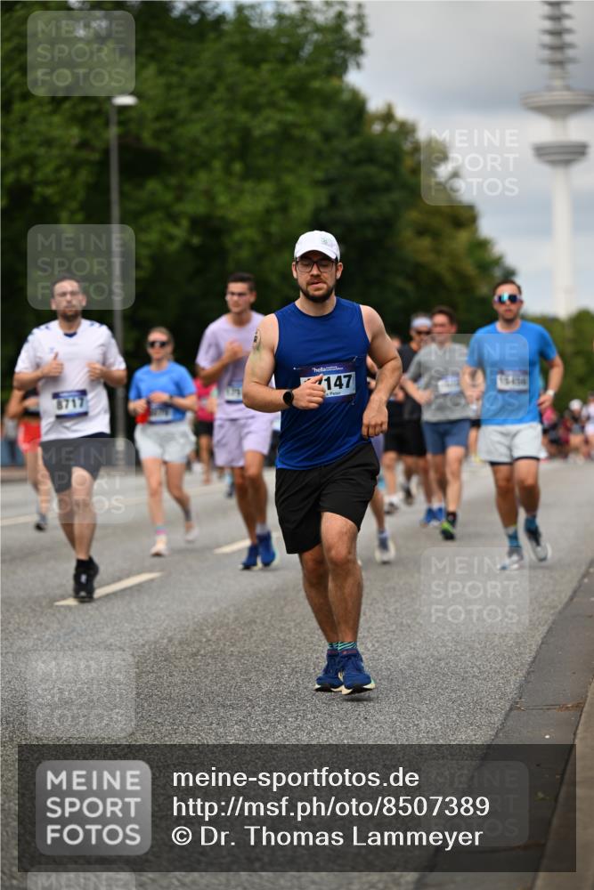 29.06.2025 - hella hamburg halbmarathon Dr. Thomas Lammeyer http://msf.ph/oto/8507389 29.06.2025 10:28:31 Kennedybrücke 1005, 1009, 1304, 1444, 1545, 2108, 2489, 2766, 3185, 3579, 4122, 4391, 4597, 4646, 4993, 5055, 5160, 5258, 5260, 5661, 7013, 8031, 8141, 8149, 8297, 8676, 8717, 9603, 9715, 11300, 11415 meine-sportfotos.de