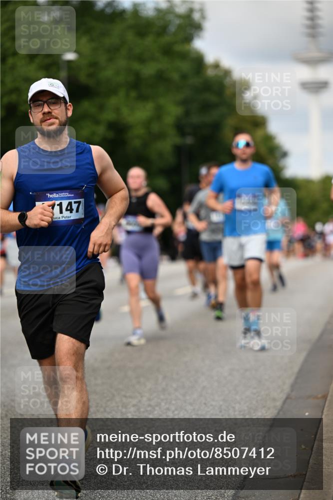 29.06.2025 - hella hamburg halbmarathon Dr. Thomas Lammeyer http://msf.ph/oto/8507412 29.06.2025 10:28:32 Kennedybrücke 1005, 1009, 1304, 1444, 1545, 2108, 2489, 2766, 3185, 3579, 4122, 4391, 4597, 4646, 4993, 5055, 5160, 5258, 5260, 5661, 5954, 7013, 8031, 8141, 8149, 8297, 8676, 8717, 8918, 8920, 9603, 9715, 11300, 11415 meine-sportfotos.de