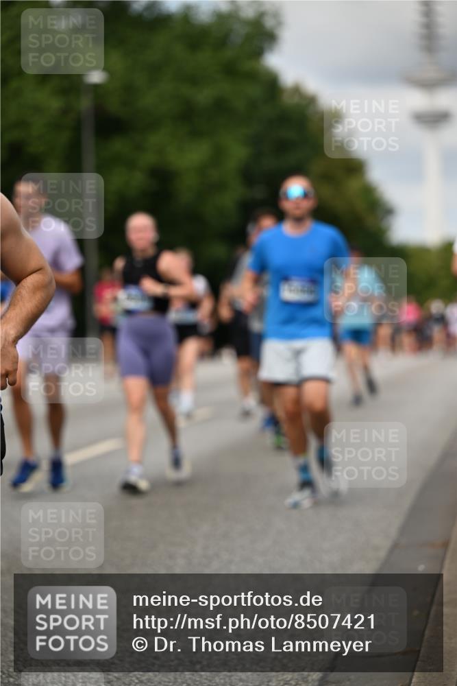 29.06.2025 - hella hamburg halbmarathon Dr. Thomas Lammeyer http://msf.ph/oto/8507421 29.06.2025 10:28:33 Kennedybrücke 1005, 1009, 1304, 1545, 2108, 2766, 3185, 3579, 4122, 4391, 4597, 4646, 4993, 5039, 5055, 5160, 5258, 5260, 5661, 5954, 7013, 8141, 8149, 8297, 8676, 8717, 8918, 8920, 9603, 9715, 11300, 11415 meine-sportfotos.de