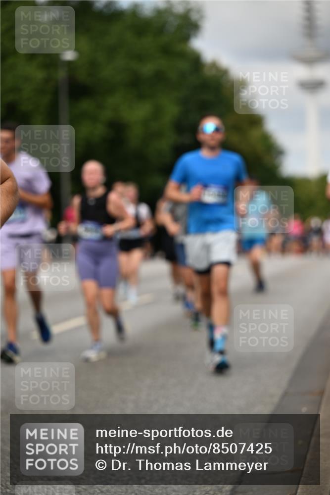 29.06.2025 - hella hamburg halbmarathon Dr. Thomas Lammeyer http://msf.ph/oto/8507425 29.06.2025 10:28:33 Kennedybrücke 1005, 1009, 1304, 1545, 2108, 2766, 3185, 3579, 4122, 4391, 4597, 4646, 4993, 5039, 5055, 5160, 5258, 5260, 5661, 5954, 7013, 8141, 8149, 8297, 8676, 8717, 8918, 8920, 9603, 9715, 11300, 11415 meine-sportfotos.de