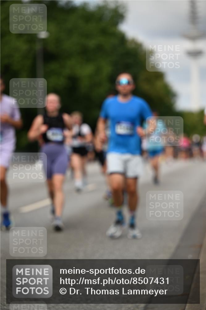 29.06.2025 - hella hamburg halbmarathon Dr. Thomas Lammeyer http://msf.ph/oto/8507431 29.06.2025 10:28:34 Kennedybrücke 1005, 1009, 1304, 1545, 2108, 2766, 3185, 3579, 4122, 4391, 4597, 4646, 4993, 5039, 5055, 5160, 5258, 5260, 5661, 5954, 7013, 7426, 8141, 8149, 8297, 8676, 8717, 8918, 8920, 9603, 9715, 11300, 11415 meine-sportfotos.de