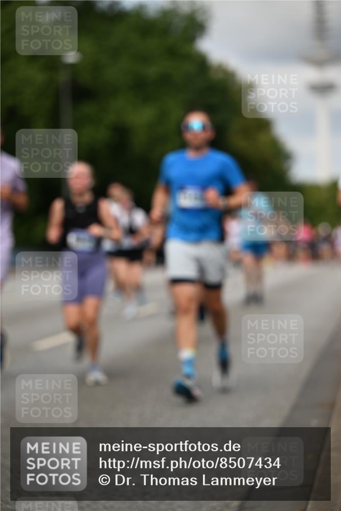 29.06.2025 - hella hamburg halbmarathon Dr. Thomas Lammeyer http://msf.ph/oto/8507434 29.06.2025 10:28:34 Kennedybrücke 1005, 1009, 1304, 1545, 2108, 2766, 3185, 3579, 4122, 4391, 4597, 4646, 4993, 5039, 5055, 5160, 5258, 5260, 5661, 5954, 7013, 7426, 8141, 8149, 8297, 8676, 8717, 8918, 8920, 9603, 9715, 11300, 11415 meine-sportfotos.de