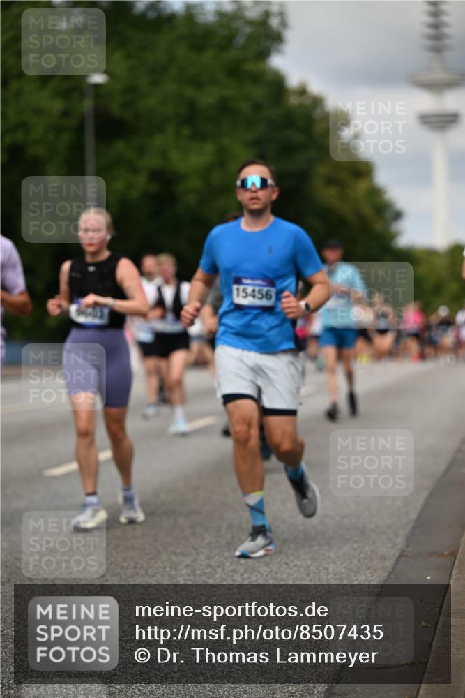 29.06.2025 - hella hamburg halbmarathon Dr. Thomas Lammeyer http://msf.ph/oto/8507435 29.06.2025 10:28:34 Kennedybrücke 1005, 1009, 1304, 1545, 2108, 2766, 3185, 3579, 4122, 4391, 4597, 4646, 4993, 5039, 5055, 5160, 5258, 5260, 5661, 5954, 7013, 7426, 8141, 8149, 8297, 8676, 8717, 8918, 8920, 9603, 9715, 11300, 11415 meine-sportfotos.de