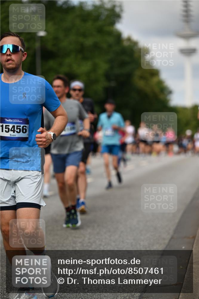 29.06.2025 - hella hamburg halbmarathon Dr. Thomas Lammeyer http://msf.ph/oto/8507461 29.06.2025 10:28:35 Kennedybrücke 1005, 1009, 1304, 1545, 2108, 2766, 3185, 3579, 4122, 4162, 4391, 4597, 4646, 4993, 5039, 5055, 5160, 5258, 5260, 5661, 5954, 7013, 7426, 8141, 8149, 8187, 8297, 8676, 8717, 8918, 8920, 9603, 9715, 11300, 11415 meine-sportfotos.de