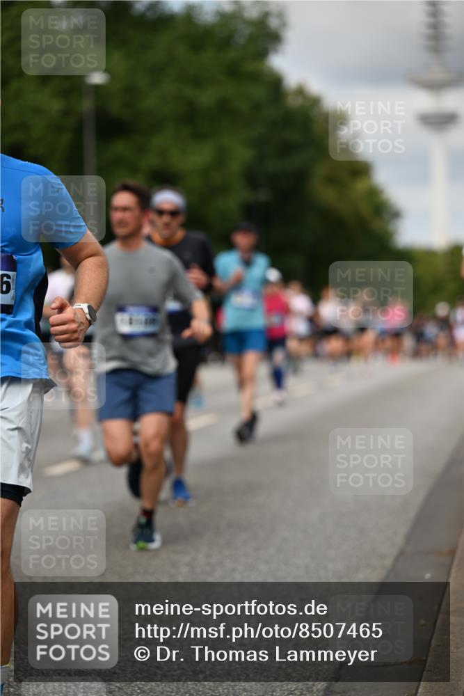 29.06.2025 - hella hamburg halbmarathon Dr. Thomas Lammeyer http://msf.ph/oto/8507465 29.06.2025 10:28:36 Kennedybrücke 1005, 1009, 1304, 1545, 2108, 2766, 3185, 3579, 4122, 4162, 4391, 4597, 4646, 4993, 5039, 5055, 5160, 5258, 5260, 5661, 5954, 7013, 7426, 8141, 8149, 8187, 8297, 8676, 8717, 8918, 8920, 9603, 9715, 11300, 11415 meine-sportfotos.de