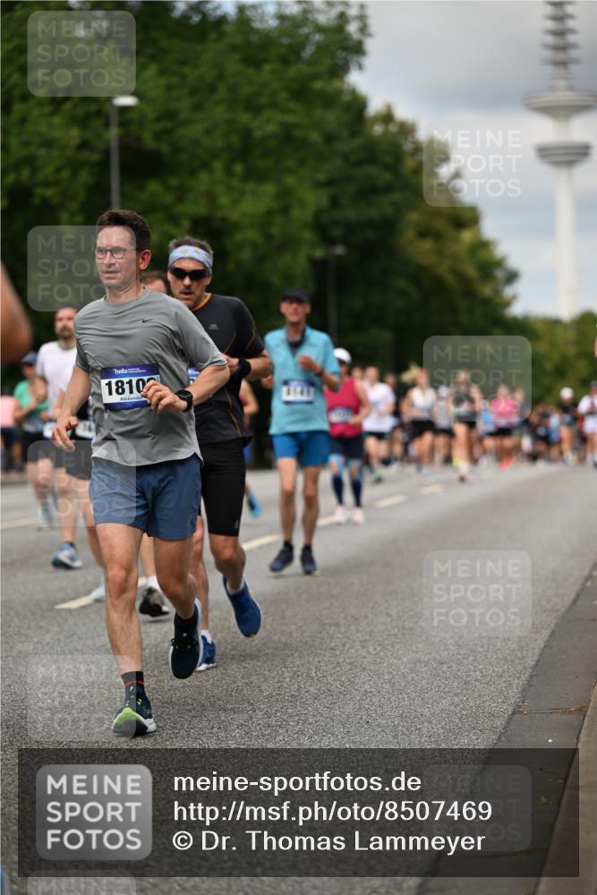 29.06.2025 - hella hamburg halbmarathon Dr. Thomas Lammeyer http://msf.ph/oto/8507469 29.06.2025 10:28:36 Kennedybrücke 1005, 1009, 1304, 1545, 2108, 2766, 3185, 3579, 4122, 4162, 4391, 4597, 4646, 4993, 5039, 5055, 5160, 5258, 5260, 5661, 5954, 7013, 7426, 8141, 8149, 8187, 8297, 8676, 8717, 8918, 8920, 9603, 9715, 11300, 11415 meine-sportfotos.de