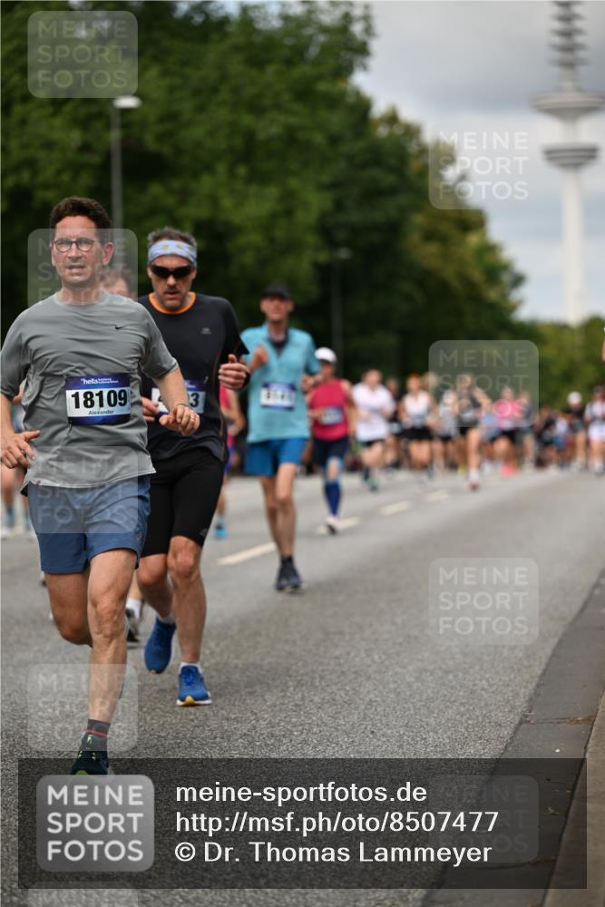 29.06.2025 - hella hamburg halbmarathon Dr. Thomas Lammeyer http://msf.ph/oto/8507477 29.06.2025 10:28:36 Kennedybrücke 1005, 1009, 1304, 1545, 2108, 2766, 3185, 3579, 4122, 4162, 4391, 4597, 4646, 4993, 5039, 5055, 5160, 5258, 5260, 5661, 5954, 7013, 7426, 8141, 8149, 8187, 8297, 8676, 8717, 8918, 8920, 9603, 9715, 11300, 11415 meine-sportfotos.de