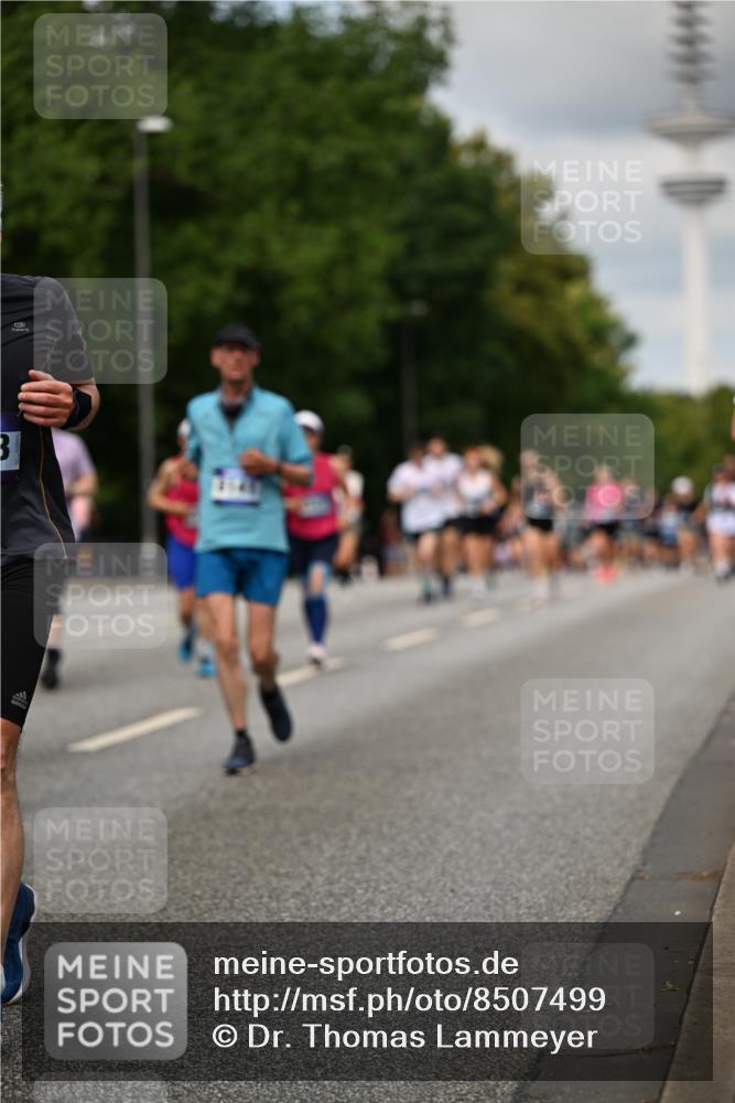 29.06.2025 - hella hamburg halbmarathon Dr. Thomas Lammeyer http://msf.ph/oto/8507499 29.06.2025 10:28:38 Kennedybrücke 1005, 1009, 1304, 1545, 2766, 3185, 3579, 4122, 4162, 4597, 4646, 4993, 5039, 5055, 5160, 5258, 5260, 5661, 5954, 7013, 7426, 8141, 8149, 8187, 8297, 8676, 8717, 8918, 8920, 9603, 11300, 11415 meine-sportfotos.de