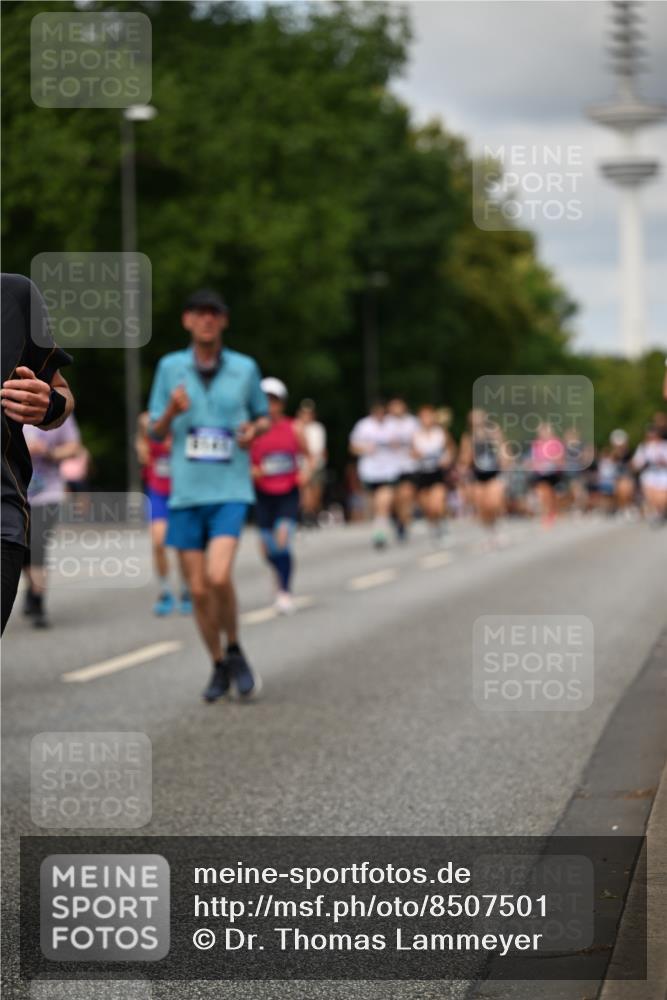 29.06.2025 - hella hamburg halbmarathon Dr. Thomas Lammeyer http://msf.ph/oto/8507501 29.06.2025 10:28:38 Kennedybrücke 1005, 1009, 1304, 1545, 2766, 3185, 3579, 4122, 4162, 4597, 4646, 4993, 5039, 5055, 5160, 5258, 5260, 5661, 5954, 7013, 7426, 8141, 8149, 8187, 8297, 8676, 8717, 8918, 8920, 9603, 11300, 11415 meine-sportfotos.de