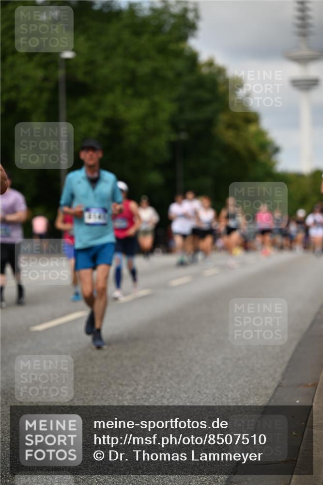 29.06.2025 - hella hamburg halbmarathon Dr. Thomas Lammeyer http://msf.ph/oto/8507510 29.06.2025 10:28:38 Kennedybrücke 1005, 1009, 1304, 1545, 2766, 3185, 3579, 4122, 4162, 4597, 4646, 4993, 5039, 5055, 5160, 5258, 5260, 5661, 5954, 7013, 7426, 8141, 8149, 8187, 8297, 8676, 8717, 8918, 8920, 9603, 11300, 11415 meine-sportfotos.de