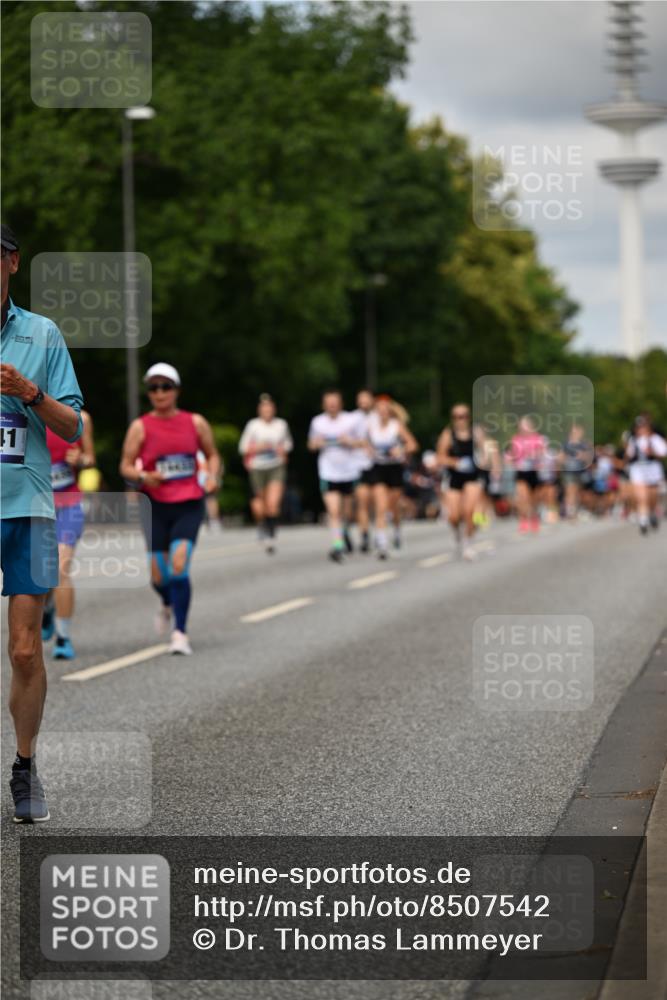 29.06.2025 - hella hamburg halbmarathon Dr. Thomas Lammeyer http://msf.ph/oto/8507542 29.06.2025 10:28:40 Kennedybrücke 1005, 1009, 1304, 1545, 2766, 3579, 4122, 4162, 4646, 4993, 5039, 5055, 5160, 5258, 5260, 5954, 7426, 7920, 8141, 8187, 8297, 8676, 8717, 8918, 8920, 9603, 11300, 11415 meine-sportfotos.de