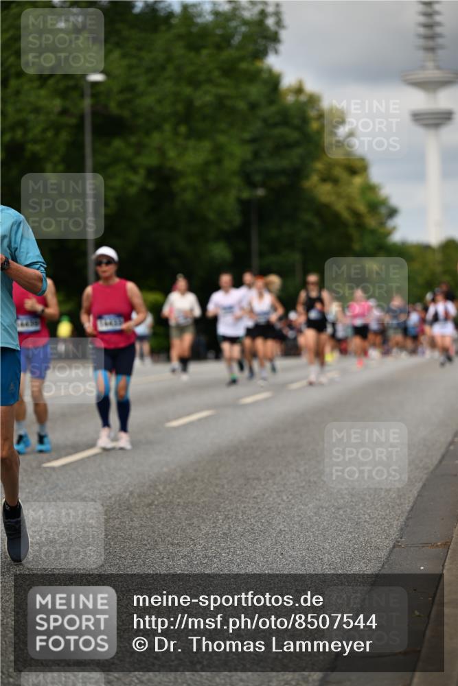 29.06.2025 - hella hamburg halbmarathon Dr. Thomas Lammeyer http://msf.ph/oto/8507544 29.06.2025 10:28:40 Kennedybrücke 1005, 1009, 1304, 1545, 2766, 3579, 4122, 4162, 4646, 4993, 5039, 5055, 5160, 5258, 5260, 5954, 7426, 7920, 8141, 8187, 8297, 8676, 8717, 8918, 8920, 9603, 11300, 11415 meine-sportfotos.de