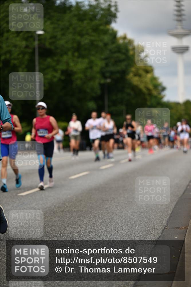 29.06.2025 - hella hamburg halbmarathon Dr. Thomas Lammeyer http://msf.ph/oto/8507549 29.06.2025 10:28:40 Kennedybrücke 1005, 1009, 1304, 1545, 2766, 3579, 4122, 4162, 4646, 4993, 5039, 5055, 5160, 5258, 5260, 5954, 7426, 7920, 8141, 8187, 8297, 8676, 8717, 8918, 8920, 9603, 11300, 11415 meine-sportfotos.de