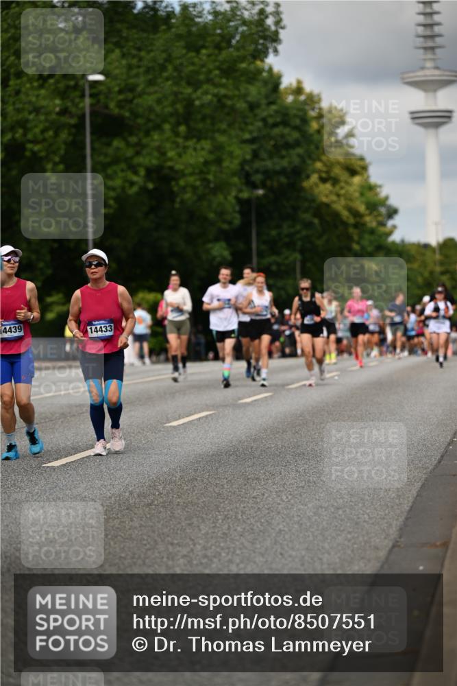 29.06.2025 - hella hamburg halbmarathon Dr. Thomas Lammeyer http://msf.ph/oto/8507551 29.06.2025 10:28:40 Kennedybrücke 1005, 1009, 1304, 1545, 2766, 3579, 4122, 4162, 4646, 4993, 5039, 5055, 5160, 5258, 5260, 5954, 7426, 7920, 8141, 8187, 8297, 8676, 8717, 8918, 8920, 9603, 11300, 11415 meine-sportfotos.de