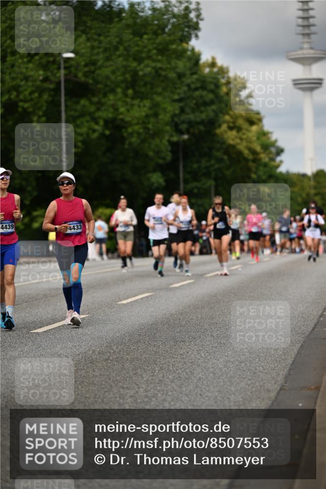 29.06.2025 - hella hamburg halbmarathon Dr. Thomas Lammeyer http://msf.ph/oto/8507553 29.06.2025 10:28:40 Kennedybrücke 1005, 1009, 1304, 1545, 2766, 3579, 4122, 4162, 4646, 4993, 5039, 5055, 5160, 5258, 5260, 5954, 7426, 7920, 8141, 8187, 8297, 8676, 8717, 8918, 8920, 9603, 11300, 11415 meine-sportfotos.de
