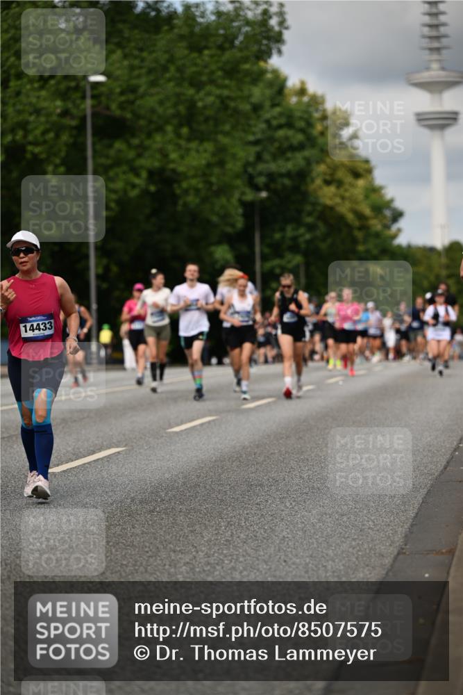 29.06.2025 - hella hamburg halbmarathon Dr. Thomas Lammeyer http://msf.ph/oto/8507575 29.06.2025 10:28:41 Kennedybrücke 1009, 1304, 1545, 2766, 3579, 4162, 4646, 4993, 5039, 5055, 5160, 5258, 5260, 5954, 7426, 7920, 8141, 8187, 8297, 8676, 8717, 8918, 8920, 9603, 11300, 11415 meine-sportfotos.de