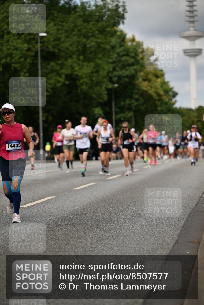 29.06.2025 - hella hamburg halbmarathon Dr. Thomas Lammeyer http://msf.ph/oto/8507577 29.06.2025 10:28:42 Kennedybrücke 1545, 2766, 3579, 4162, 4646, 4993, 5039, 5055, 5160, 5258, 5260, 5954, 7426, 7920, 8141, 8187, 8297, 8676, 8717, 8918, 8920, 9603, 11300, 11415 meine-sportfotos.de