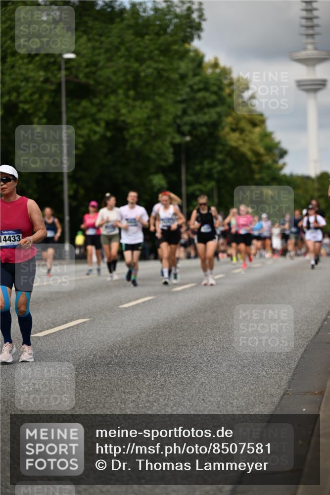 29.06.2025 - hella hamburg halbmarathon Dr. Thomas Lammeyer http://msf.ph/oto/8507581 29.06.2025 10:28:42 Kennedybrücke 1545, 2766, 3579, 4162, 4646, 4993, 5039, 5055, 5160, 5258, 5260, 5954, 7426, 7920, 8141, 8187, 8297, 8676, 8717, 8918, 8920, 9603, 11300, 11415 meine-sportfotos.de