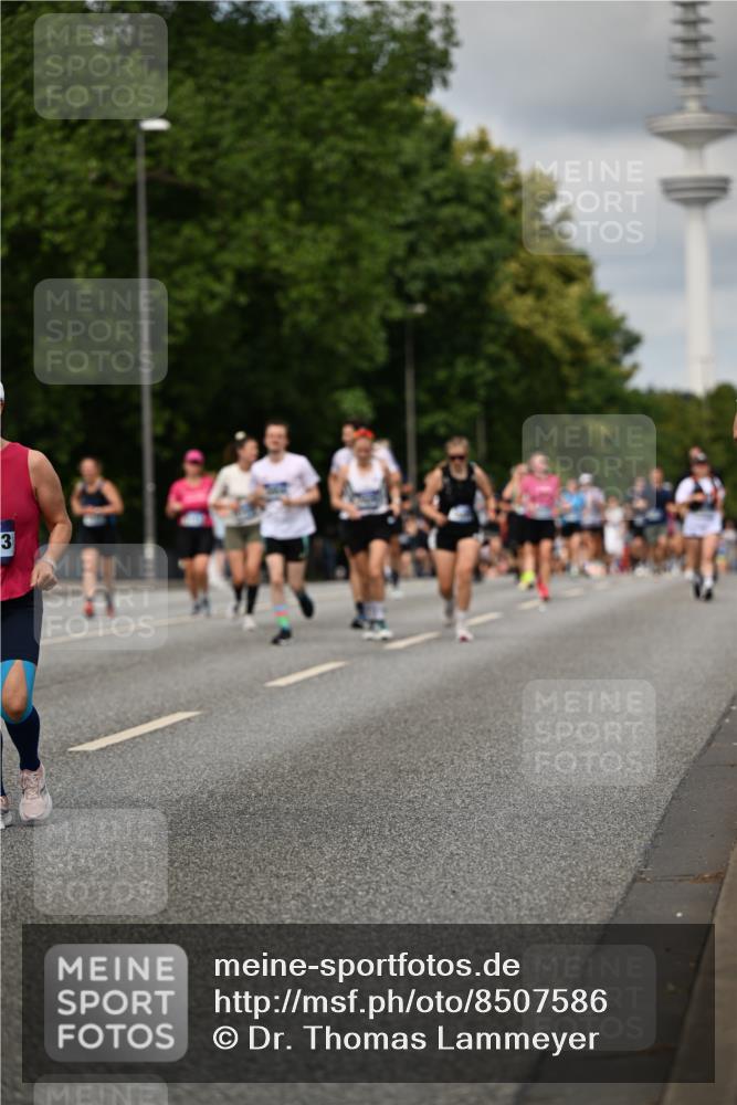 29.06.2025 - hella hamburg halbmarathon Dr. Thomas Lammeyer http://msf.ph/oto/8507586 29.06.2025 10:28:42 Kennedybrücke 1545, 2766, 3579, 4162, 4646, 4993, 5039, 5055, 5160, 5258, 5260, 5954, 7426, 7920, 8141, 8187, 8297, 8676, 8717, 8918, 8920, 9603, 11300, 11415 meine-sportfotos.de