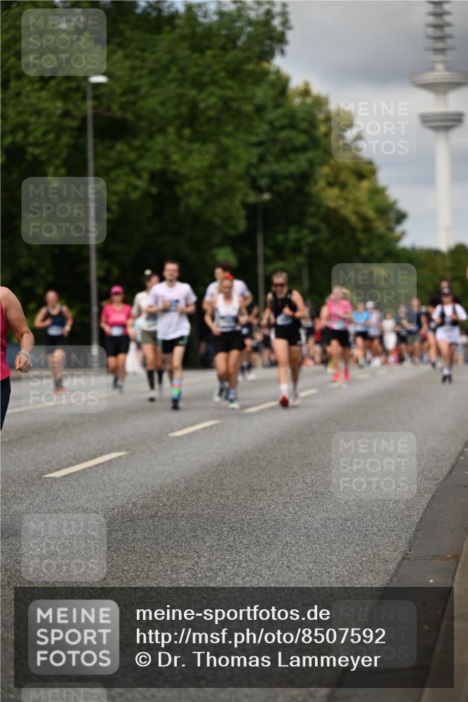 29.06.2025 - hella hamburg halbmarathon Dr. Thomas Lammeyer http://msf.ph/oto/8507592 29.06.2025 10:28:42 Kennedybrücke 1545, 2766, 3579, 4162, 4646, 4993, 5039, 5055, 5160, 5258, 5260, 5954, 7426, 7920, 8141, 8187, 8297, 8676, 8717, 8918, 8920, 9603, 11300, 11415 meine-sportfotos.de