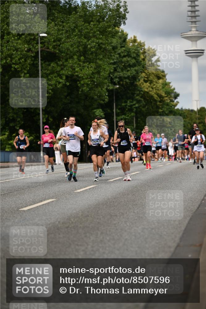 29.06.2025 - hella hamburg halbmarathon Dr. Thomas Lammeyer http://msf.ph/oto/8507596 29.06.2025 10:28:43 Kennedybrücke 1545, 2766, 3579, 4162, 4646, 4993, 5039, 5055, 5160, 5258, 5260, 5954, 7426, 7920, 8141, 8187, 8297, 8717, 8918, 8920, 9603, 11300, 11415 meine-sportfotos.de
