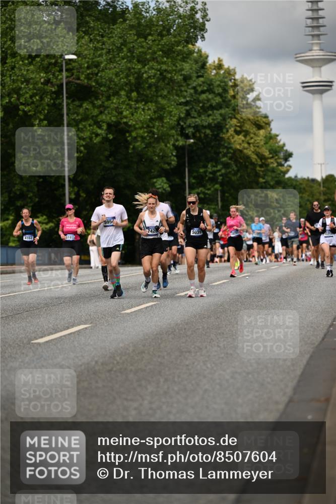 29.06.2025 - hella hamburg halbmarathon Dr. Thomas Lammeyer http://msf.ph/oto/8507604 29.06.2025 10:28:43 Kennedybrücke 1545, 2766, 3579, 4162, 4646, 4993, 5039, 5055, 5160, 5258, 5260, 5954, 7426, 7920, 8141, 8187, 8297, 8717, 8918, 8920, 9603, 11300, 11415 meine-sportfotos.de