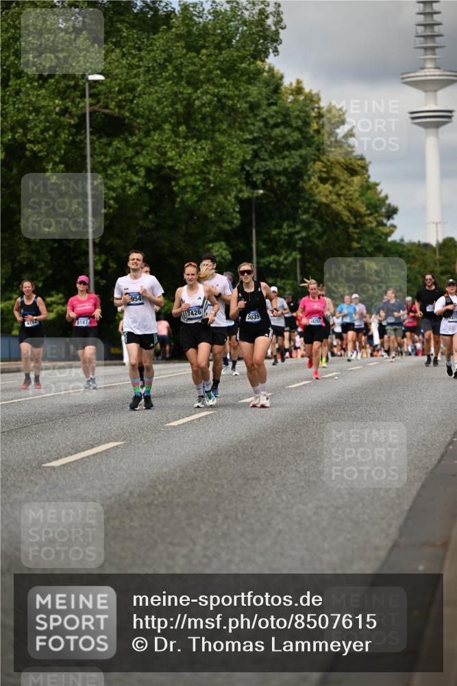 29.06.2025 - hella hamburg halbmarathon Dr. Thomas Lammeyer http://msf.ph/oto/8507615 29.06.2025 10:28:43 Kennedybrücke 1545, 2766, 3579, 4162, 4646, 4993, 5039, 5055, 5160, 5258, 5260, 5954, 7426, 7920, 8141, 8187, 8297, 8717, 8918, 8920, 9603, 11300, 11415 meine-sportfotos.de