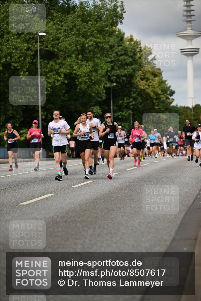 29.06.2025 - hella hamburg halbmarathon Dr. Thomas Lammeyer http://msf.ph/oto/8507617 29.06.2025 10:28:44 Kennedybrücke 1389, 1545, 2766, 3579, 4162, 4646, 4993, 5039, 5055, 5160, 5258, 5260, 5954, 7426, 7920, 8141, 8187, 8297, 8717, 8918, 8920, 9603, 11300, 11415 meine-sportfotos.de