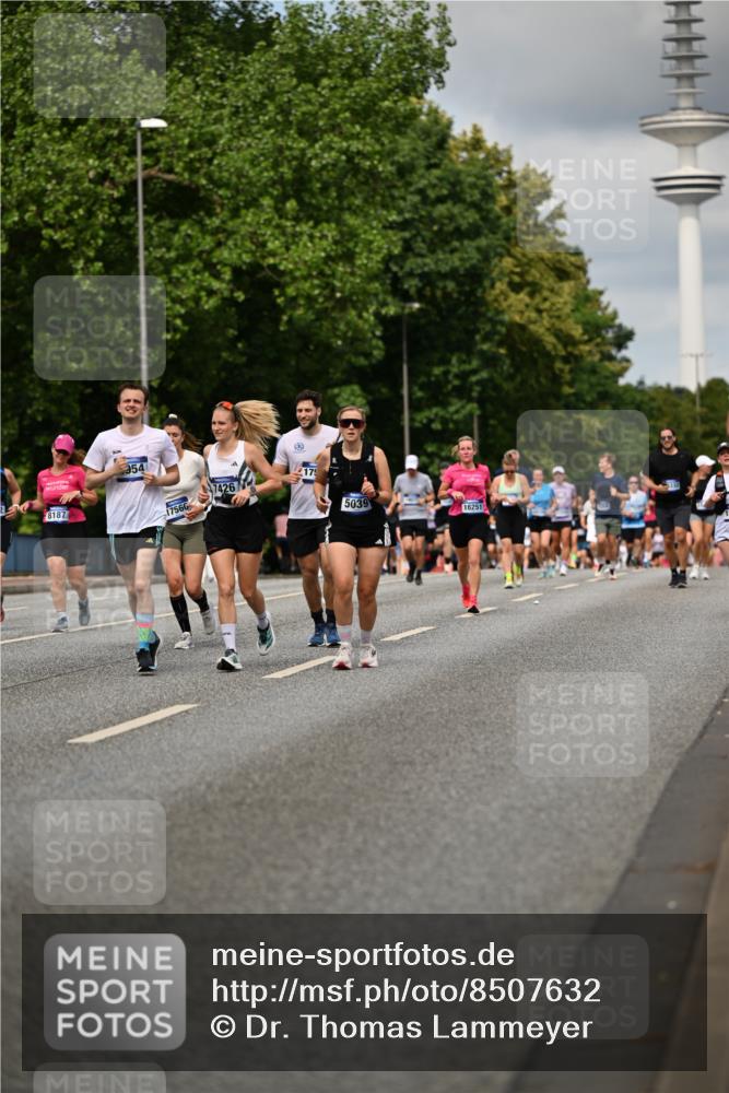 29.06.2025 - hella hamburg halbmarathon Dr. Thomas Lammeyer http://msf.ph/oto/8507632 29.06.2025 10:28:45 Kennedybrücke 1389, 1545, 3579, 4162, 4646, 4993, 5039, 5055, 5160, 5258, 5260, 5954, 7426, 7920, 8141, 8187, 8297, 8717, 8918, 8920, 9603, 11415 meine-sportfotos.de