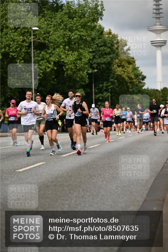 29.06.2025 - hella hamburg halbmarathon Dr. Thomas Lammeyer http://msf.ph/oto/8507635 29.06.2025 10:28:45 Kennedybrücke 1389, 1545, 3579, 4162, 4646, 4993, 5039, 5055, 5160, 5258, 5260, 5954, 7426, 7920, 8141, 8187, 8297, 8717, 8918, 8920, 9603, 11415 meine-sportfotos.de