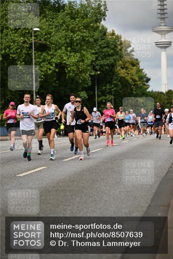 29.06.2025 - hella hamburg halbmarathon Dr. Thomas Lammeyer http://msf.ph/oto/8507639 29.06.2025 10:28:45 Kennedybrücke 1389, 1545, 3579, 4162, 4646, 4993, 5039, 5055, 5160, 5258, 5260, 5954, 7426, 7920, 8141, 8187, 8297, 8717, 8918, 8920, 9603, 11415 meine-sportfotos.de