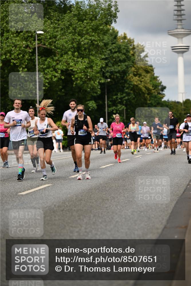 29.06.2025 - hella hamburg halbmarathon Dr. Thomas Lammeyer http://msf.ph/oto/8507651 29.06.2025 10:28:45 Kennedybrücke 1389, 1545, 3579, 4162, 4646, 4993, 5039, 5055, 5160, 5258, 5260, 5954, 7426, 7920, 8141, 8187, 8297, 8717, 8918, 8920, 9603, 11415 meine-sportfotos.de