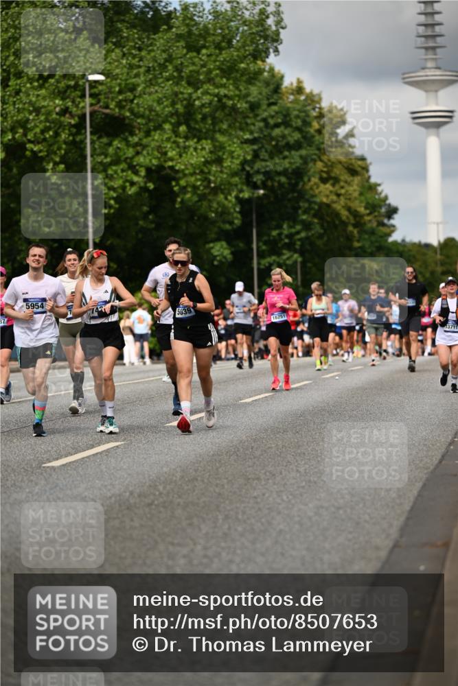 29.06.2025 - hella hamburg halbmarathon Dr. Thomas Lammeyer http://msf.ph/oto/8507653 29.06.2025 10:28:46 Kennedybrücke 1389, 1545, 3579, 4162, 4646, 4993, 5039, 5055, 5160, 5258, 5260, 5954, 7426, 7920, 8141, 8187, 8297, 8717, 8918, 8920, 9603, 11415 meine-sportfotos.de