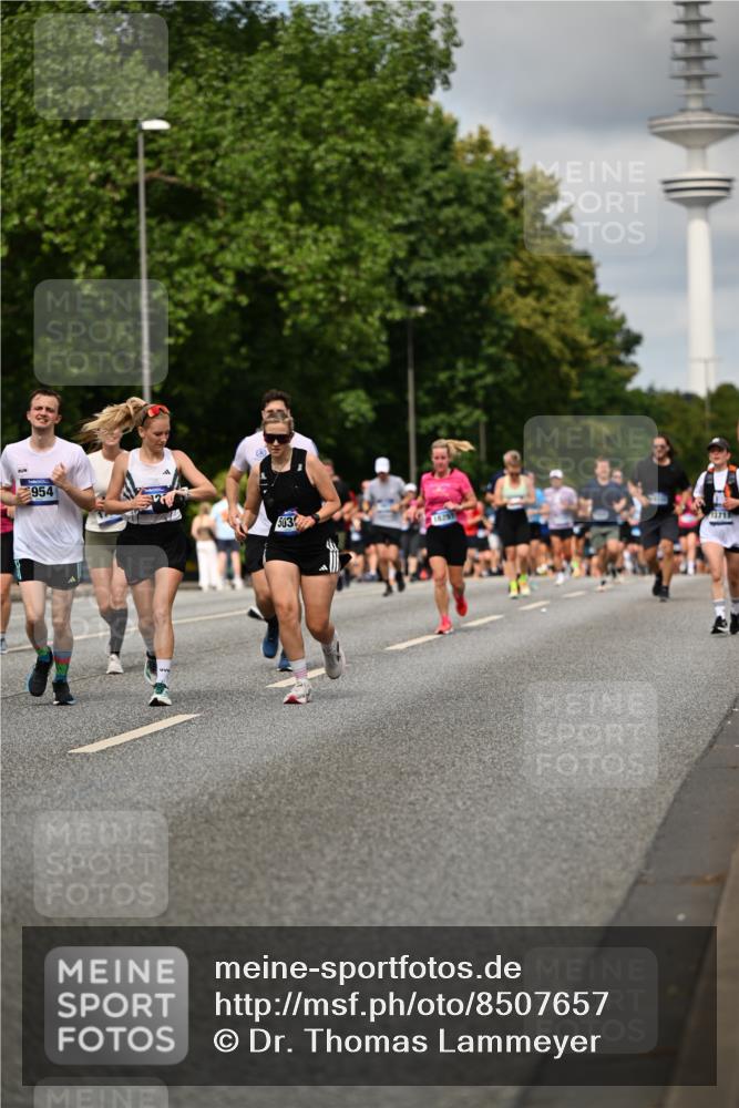 29.06.2025 - hella hamburg halbmarathon Dr. Thomas Lammeyer http://msf.ph/oto/8507657 29.06.2025 10:28:46 Kennedybrücke 1389, 1545, 3579, 4162, 4646, 4993, 5039, 5055, 5160, 5258, 5260, 5954, 7426, 7920, 8141, 8187, 8297, 8717, 8918, 8920, 9603, 11415 meine-sportfotos.de