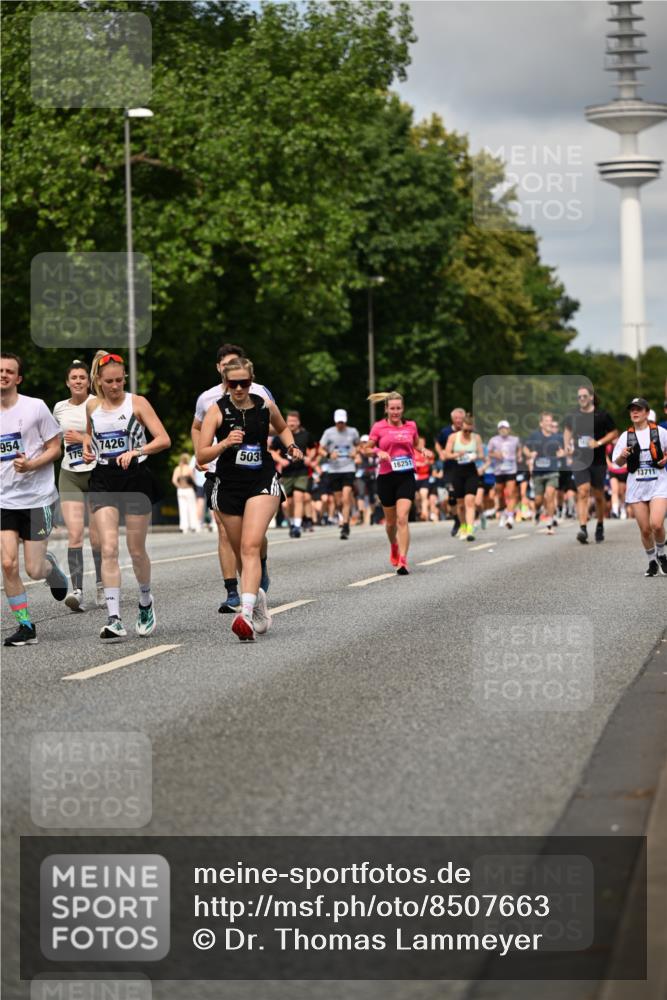 29.06.2025 - hella hamburg halbmarathon Dr. Thomas Lammeyer http://msf.ph/oto/8507663 29.06.2025 10:28:46 Kennedybrücke 1389, 1545, 3579, 4162, 4646, 4993, 5039, 5055, 5160, 5258, 5260, 5954, 7426, 7920, 8141, 8187, 8297, 8717, 8918, 8920, 9603, 11415 meine-sportfotos.de