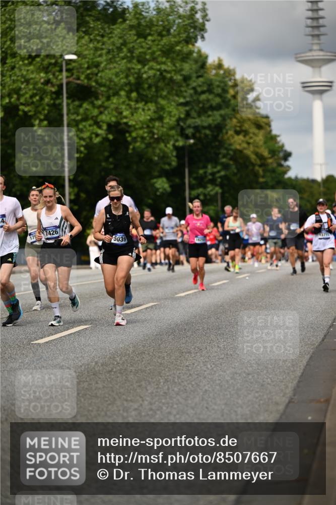 29.06.2025 - hella hamburg halbmarathon Dr. Thomas Lammeyer http://msf.ph/oto/8507667 29.06.2025 10:28:46 Kennedybrücke 1389, 1545, 3579, 4162, 4646, 4993, 5039, 5055, 5160, 5258, 5260, 5954, 7426, 7920, 8141, 8187, 8297, 8717, 8918, 8920, 9603, 11415 meine-sportfotos.de