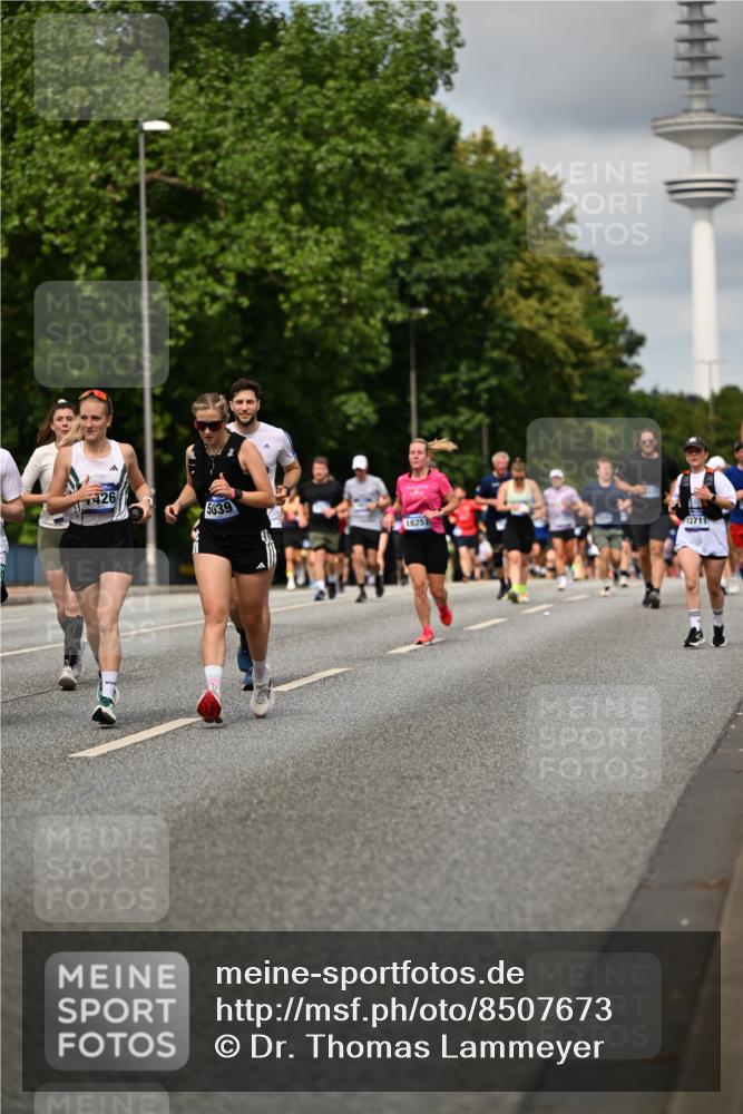 29.06.2025 - hella hamburg halbmarathon Dr. Thomas Lammeyer http://msf.ph/oto/8507673 29.06.2025 10:28:46 Kennedybrücke 1389, 1545, 3579, 4162, 4646, 4993, 5039, 5055, 5160, 5258, 5260, 5954, 7426, 7920, 8141, 8187, 8297, 8717, 8918, 8920, 9603, 11415 meine-sportfotos.de