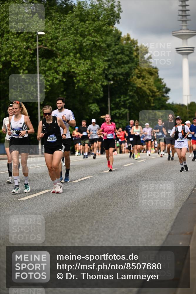 29.06.2025 - hella hamburg halbmarathon Dr. Thomas Lammeyer http://msf.ph/oto/8507680 29.06.2025 10:28:47 Kennedybrücke 1389, 1545, 3579, 4162, 4646, 4719, 4993, 5039, 5055, 5160, 5258, 5260, 5358, 5954, 7426, 7920, 8141, 8187, 8297, 8717, 8918, 8920, 9603, 10907, 11044 meine-sportfotos.de