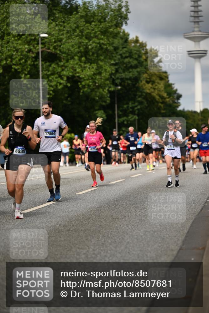 29.06.2025 - hella hamburg halbmarathon Dr. Thomas Lammeyer http://msf.ph/oto/8507681 29.06.2025 10:28:48 Kennedybrücke 1389, 1545, 2944, 3579, 4162, 4646, 4719, 4993, 5039, 5055, 5160, 5258, 5260, 5358, 5954, 7426, 7920, 8141, 8187, 8297, 8918, 8920, 10907, 11044 meine-sportfotos.de