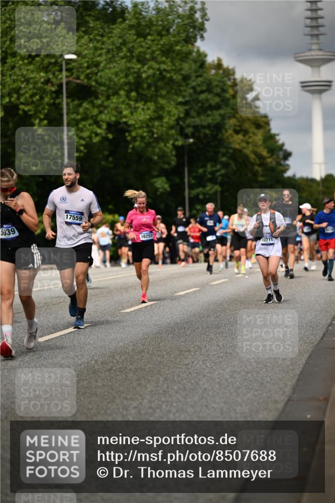 29.06.2025 - hella hamburg halbmarathon Dr. Thomas Lammeyer http://msf.ph/oto/8507688 29.06.2025 10:28:48 Kennedybrücke 1389, 1545, 2944, 3579, 4162, 4646, 4719, 4993, 5039, 5055, 5160, 5258, 5260, 5358, 5954, 7426, 7920, 8141, 8187, 8297, 8918, 8920, 10907, 11044 meine-sportfotos.de