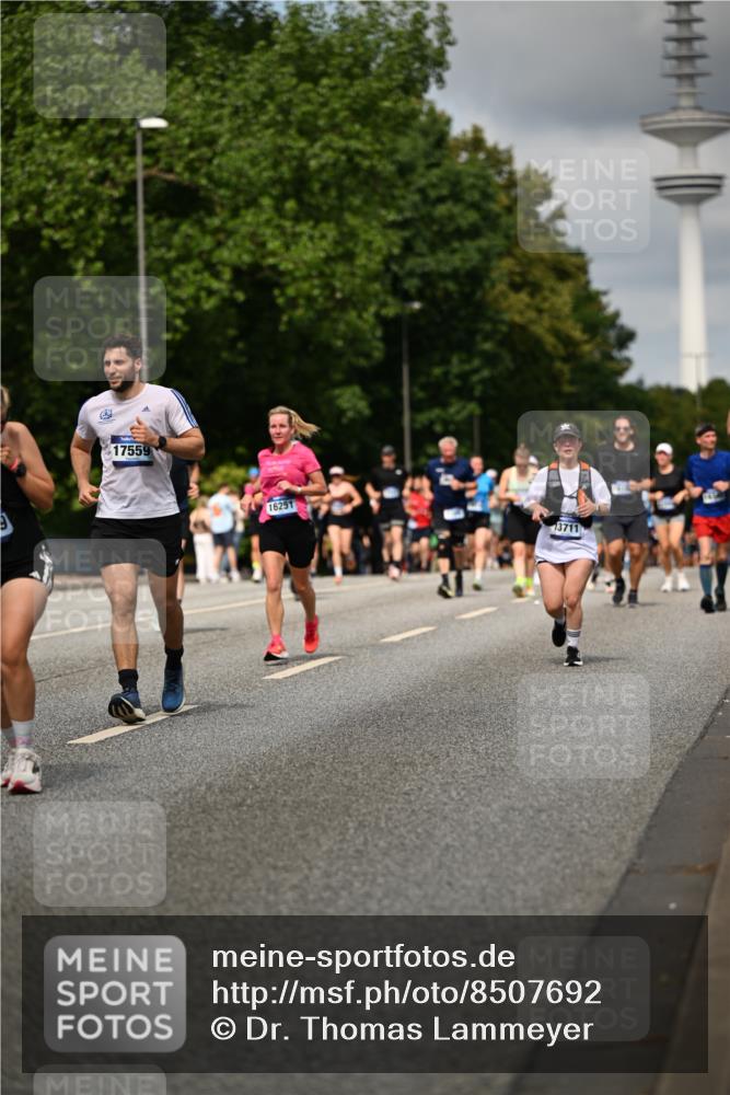29.06.2025 - hella hamburg halbmarathon Dr. Thomas Lammeyer http://msf.ph/oto/8507692 29.06.2025 10:28:48 Kennedybrücke 1389, 1545, 2944, 3579, 4162, 4646, 4719, 4993, 5039, 5055, 5160, 5258, 5260, 5358, 5954, 7426, 7920, 8141, 8187, 8297, 8918, 8920, 10907, 11044 meine-sportfotos.de