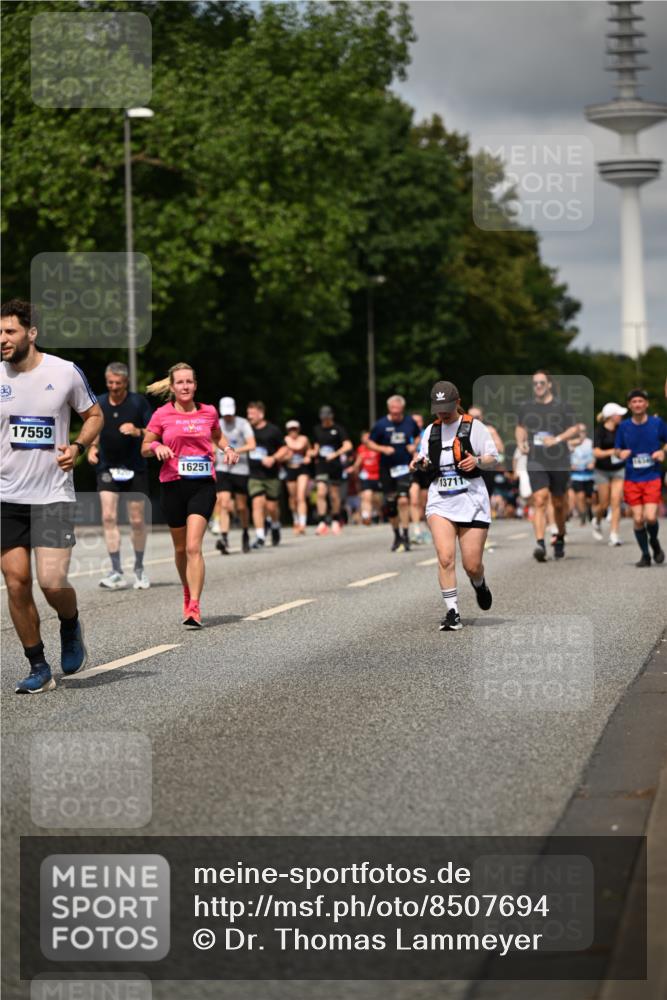 29.06.2025 - hella hamburg halbmarathon Dr. Thomas Lammeyer http://msf.ph/oto/8507694 29.06.2025 10:28:49 Kennedybrücke 1389, 1545, 2944, 4162, 4646, 4719, 4993, 5039, 5258, 5260, 5358, 5954, 7426, 7920, 8141, 8187, 8297, 8918, 8920, 10907, 11044 meine-sportfotos.de