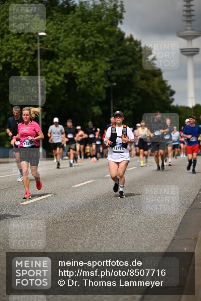 29.06.2025 - hella hamburg halbmarathon Dr. Thomas Lammeyer http://msf.ph/oto/8507716 29.06.2025 10:28:50 Kennedybrücke 1389, 1545, 2944, 4162, 4646, 4719, 4993, 5039, 5258, 5260, 5358, 5954, 7426, 7920, 8141, 8167, 8187, 8297, 8918, 8920, 10907, 11044 meine-sportfotos.de