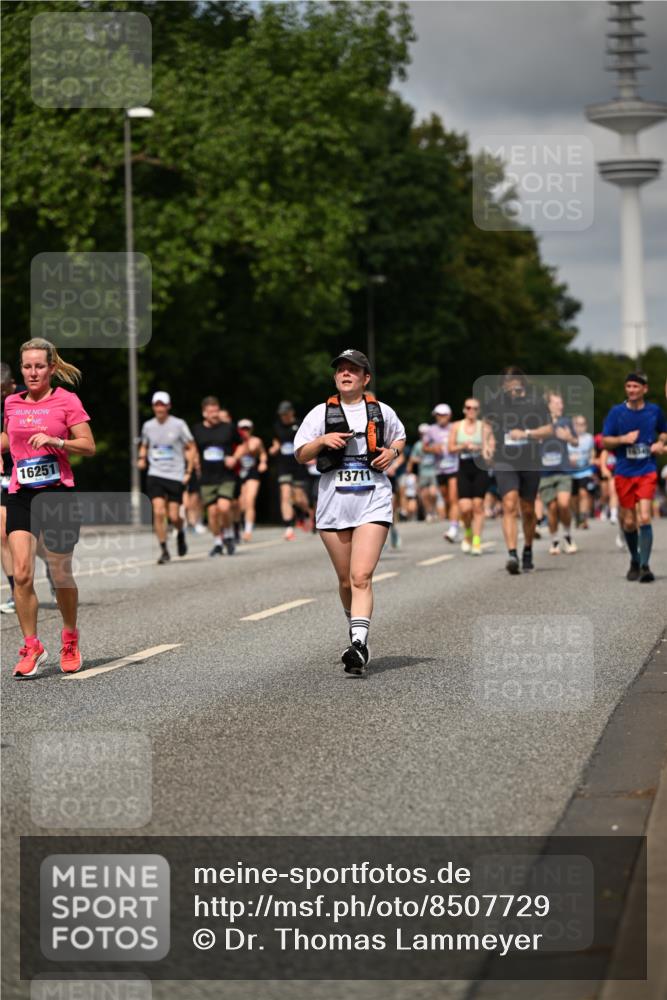 29.06.2025 - hella hamburg halbmarathon Dr. Thomas Lammeyer http://msf.ph/oto/8507729 29.06.2025 10:28:51 Kennedybrücke 1389, 1545, 2944, 3421, 4162, 4646, 4719, 5039, 5258, 5260, 5358, 5954, 7426, 7920, 8141, 8167, 8187, 8918, 8920, 10907, 11044 meine-sportfotos.de