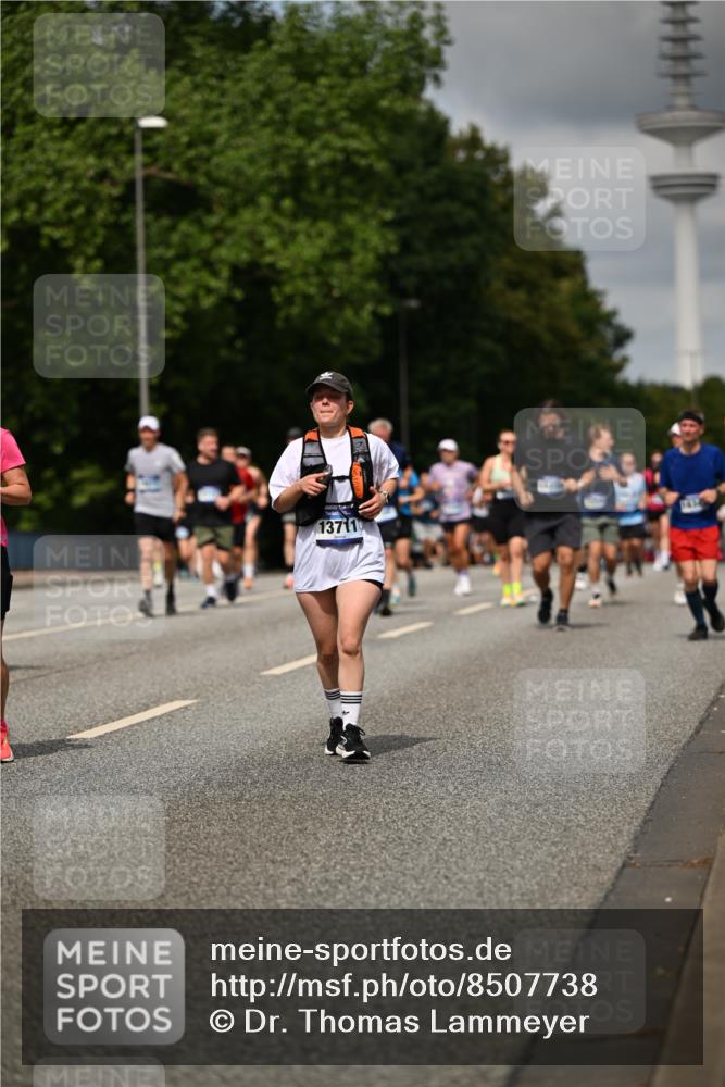29.06.2025 - hella hamburg halbmarathon Dr. Thomas Lammeyer http://msf.ph/oto/8507738 29.06.2025 10:28:51 Kennedybrücke 1389, 1545, 2944, 3421, 4162, 4646, 4719, 5039, 5258, 5260, 5358, 5954, 7426, 7920, 8141, 8167, 8187, 8918, 8920, 10907, 11044 meine-sportfotos.de