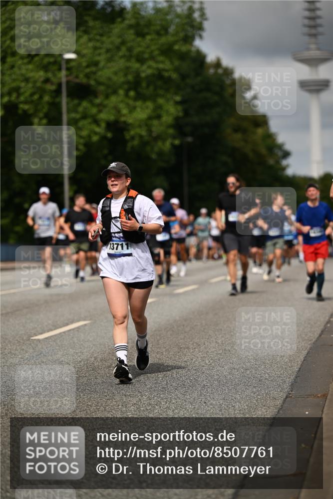 29.06.2025 - hella hamburg halbmarathon Dr. Thomas Lammeyer http://msf.ph/oto/8507761 29.06.2025 10:28:53 Kennedybrücke 1389, 2944, 3421, 4162, 4646, 4719, 5039, 5258, 5260, 5358, 5954, 6524, 6526, 7426, 7920, 7975, 8141, 8167, 8187, 8918, 8920, 10907, 11044 meine-sportfotos.de