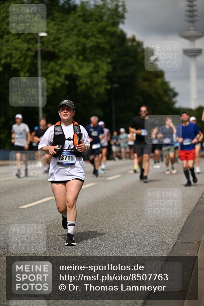 29.06.2025 - hella hamburg halbmarathon Dr. Thomas Lammeyer http://msf.ph/oto/8507763 29.06.2025 10:28:53 Kennedybrücke 1389, 2944, 3421, 4162, 4646, 4719, 5039, 5258, 5260, 5358, 5954, 6524, 6526, 7426, 7920, 7975, 8141, 8167, 8187, 8918, 8920, 10907, 11044 meine-sportfotos.de