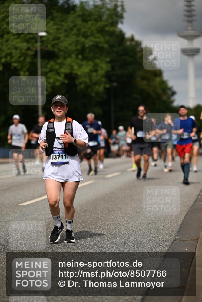 29.06.2025 - hella hamburg halbmarathon Dr. Thomas Lammeyer http://msf.ph/oto/8507766 29.06.2025 10:28:53 Kennedybrücke 1389, 2944, 3421, 4162, 4646, 4719, 5039, 5258, 5260, 5358, 5954, 6524, 6526, 7426, 7920, 7975, 8141, 8167, 8187, 8918, 8920, 10907, 11044 meine-sportfotos.de